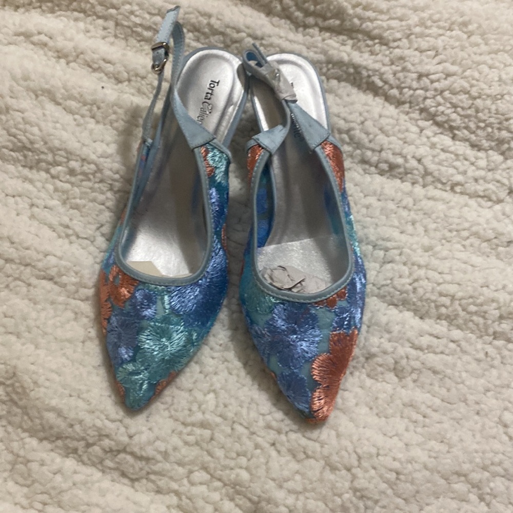 Torta Caliente shoe & Clutch - Picture 6 of 9